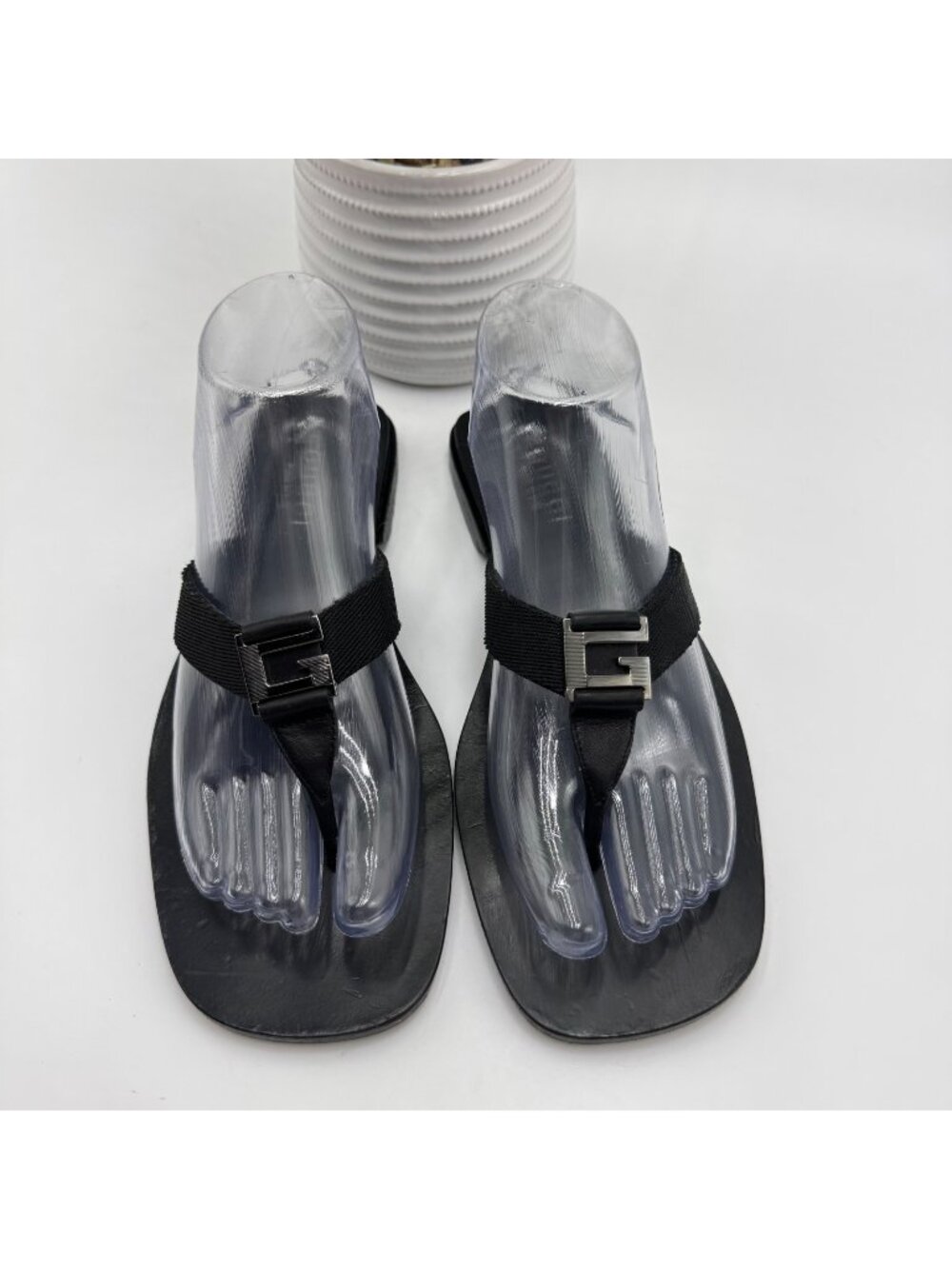 Vintage GUCCI Thong Sandal Women's 8B Black Leather Flip-Flop Flat Straps Summer